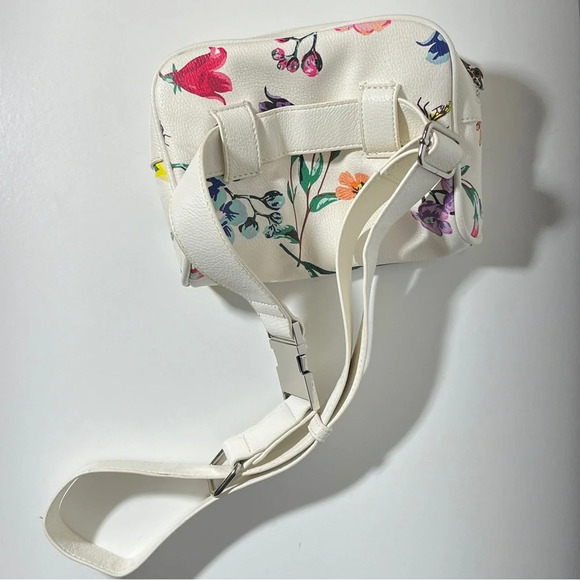 Betsey Johnson Floral Belt/Fanny Pack - Picture 3 of 11